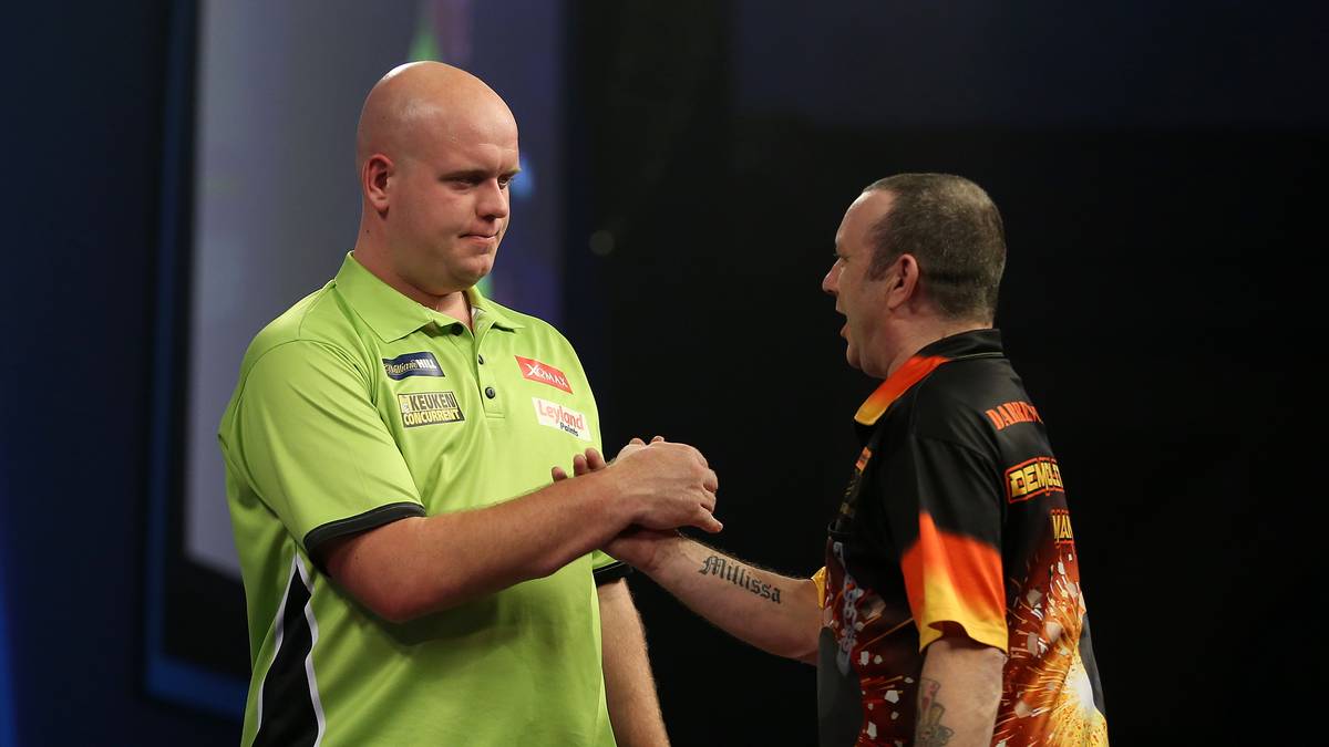 4:0 mit Ausrufzeichen gegen  Darren Webster! Mit einem Average von 110.67 gelingt "Mighty Mike" ein persönlicher Rekord und zudem der vierthöchste Average, der jemals bei einer Weltmeisterschaft gespielt wird