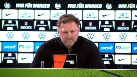 Trainer Ralph Hasenhüttl äußert nach dem Spiel gegen Werder Bremen Kritik am Auftreten in der zweiten Halbzeit.