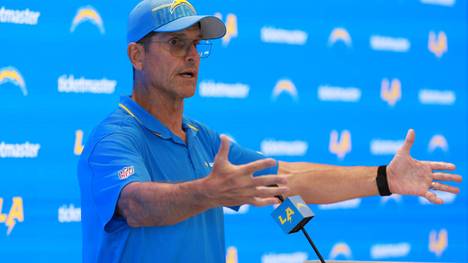 Jim Harbaugh ist Trainer der Los Angeles Chargers