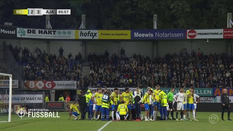 Die Partie in den Niederlanden zwischen RKC Waalwijk und Rekordmeister Ajax Amsterdam ist nach einem schweren Zusammenprall abgebrochen worden.