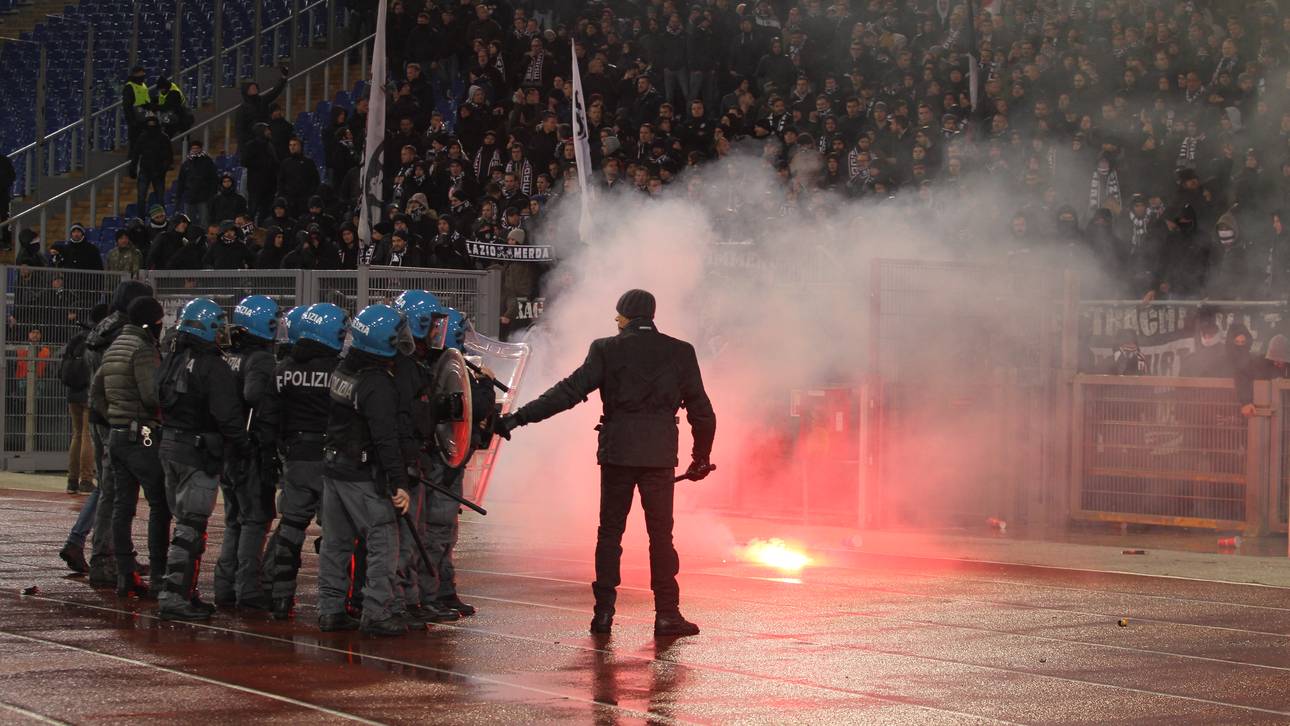 Eintracht-Bosse verurteilen Krawalle
