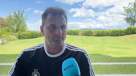 DFB-Torwarttrainer Michael Fuchs spricht über die schlechte Elfmeterquote bei der Frauen-EM und klärt über die möglichen Gründe auf.