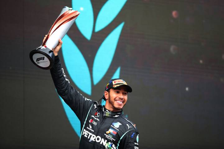 Sieben WM-Titel - und noch immer nicht satt: Lewis Hamilton ist der erfolgreichste Formel-1-Fahrer seit Michael Schumacher und arbeitet noch daran, mit Titel Nummer 8 auch Schumi zu übertrumpfen. SPORT1 zeigt Hamiltons Karriere in Bildern