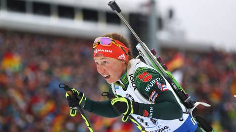 Laura Dahlmeier landet nach zwei Schießfehlern im Massenstart auf dem zweiten Platz