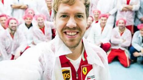 Sebastian Vettel bei seinem Besuch in Maranello