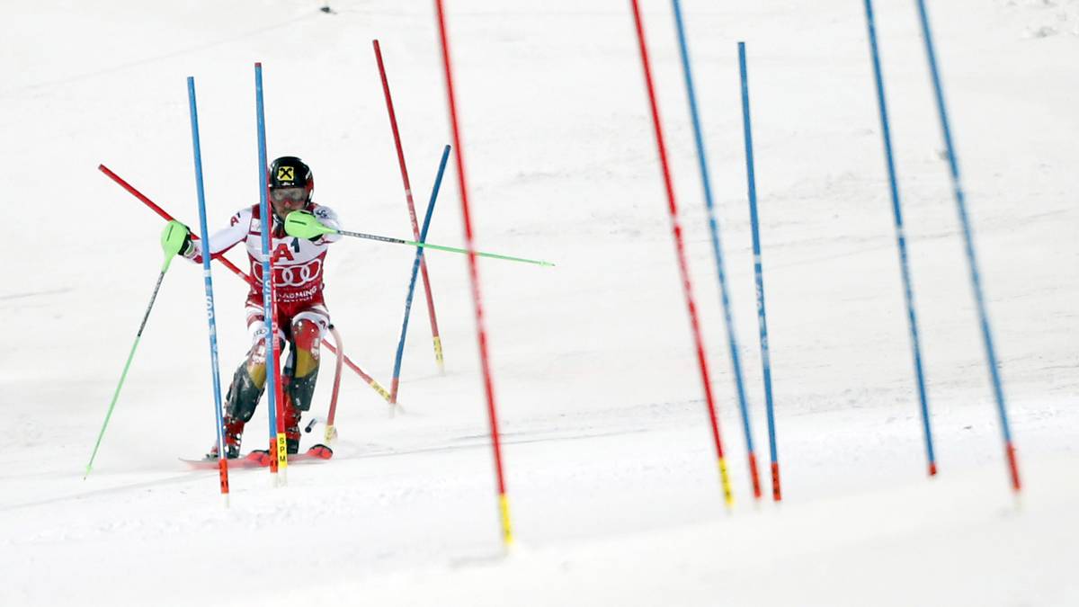 In der ewigen Bestenliste des Ski-Weltcups hat er sich ebenfalls schon auf Rang zwei vorgearbeitet und muss mit 67 Siegen nur einer Legende den Vortritt lassen. Allerdings ist der Österreicher alles andere als ein Allrounder. Fast alle Siege hat er im Slalom und Riesenslalom gefeiert. Hirscher unternahm nur einzelne Ausflüge in den Speed-Bereich