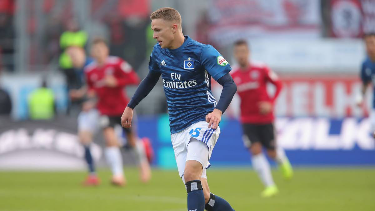 ANGRIFF - JANN-FIETE ARP: Als Arp vom HSV im Nordderby gegen Bremen am 30. September 2017 sein Bundesligadebüt gab, wurde er zum ersten Spieler des Jahrgangs 2000 in der Bundesliga. 18 Bundesligaeinsätze und zwei Toren konnten den ersten Abstieg des HSV nicht verhindern