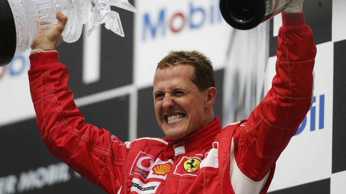 PLATZ 5 - MICHAEL SCHUMACHER (1,0 Milliarden Dollar): Der höchstplatzierte Deutsche ist und bleibt Michael Schumacher mit etwa einer Milliarde. 1999 und 2000 führte Schumacher die Liste der bestbezahlten Athleten an. 2010 wurde sein persönliches Vermögen auf 515 Millionen Dollar geschätzt