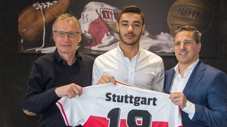 Ozan Kabak unterschreibt beim VfB Stuttgart einen Vertrag bis 2024