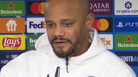 Alphonso Davies befindet sich nach seiner langen Verletzungspause wieder zurück im Bayern-Training. Vincent Kompany gibt ein Update, wann der Linksverteidiger wieder für den Verein auflaufen könnte.