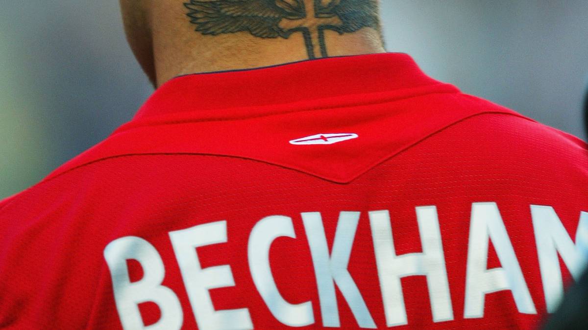 Mit ihm fängt übrigens wohl alles an: Stil-Ikone David Beckham macht Tattoos im Fußball salonfähig. Auch heute noch kommen regelmäßig neue Tattoos dazu 