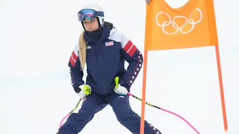 Die US-Amerikanische Skirennläuferin Lindsey Vonn erlitt Ende Januar einen Kreuzbandriss - nur eine Woche später liefert die 41-Jährige im Training vor dem olympischen Wettkampf am Sonntag