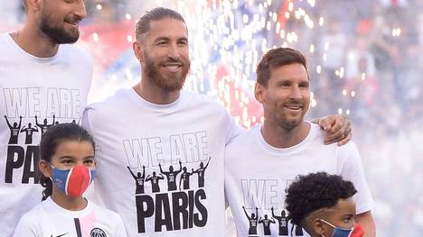 Sergio Ramos (l) und Lionel Messi (r) spielen seit diesem Sommer zusammen für Paris St. Germain