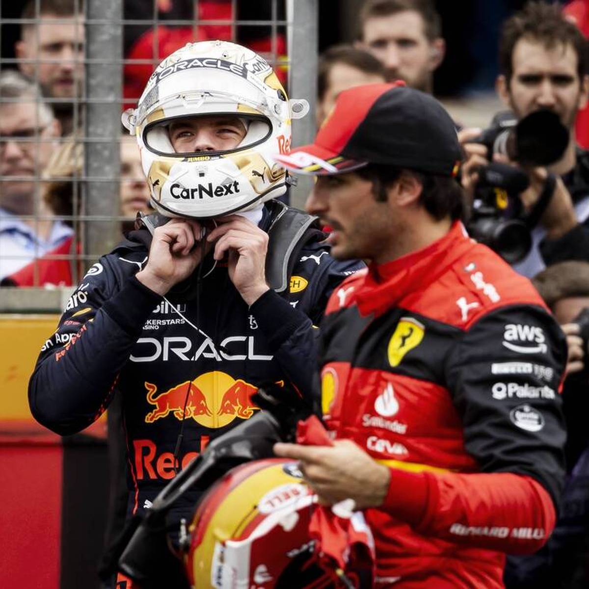 Der eine ist Weltmeister, der andere wartet auf seinen ersten GP-Sieg: Max Verstappen war Carlos Sainz oft im Weg. Kann der Ferrari-Star endlich aus dem Schatten treten?