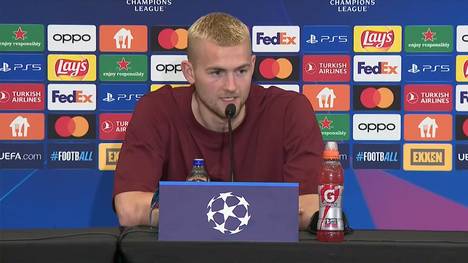 Der FC Bayern München trifft in der Champions League auf den türkischen Rekordmeister Galatasaray Istanbul. Matthijs de Ligt spricht auf der Pressekonferenz über Probleme in der Verteidigung beim Rekordmeister. 