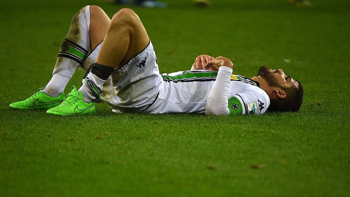 ALVARO DOMINGUEZ (30 Jahre/Karriereende): Der Spanier gewann mit Atletico Madrid 2010 und 2012 die Europa League. 2012 ging es in die Bundesliga zu Borussia Mönchengladbach. Nach gutem Beginn am Niederrhein folgte eine schlimme Verletzung. Dominguez litt an chronischen Rückenproblemen und musste mit 27 Jahren seine Karriere beenden. Dominguez erhob in der Folge schwere Vorwürfe gegen seinen Arbeitgeber