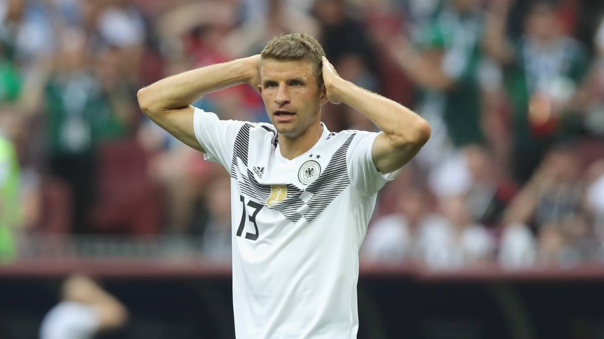 Voetbal International: "Lozano legt in einem mitreißenden WM-Spektakel Titelverteidiger Deutschland übers Knie"