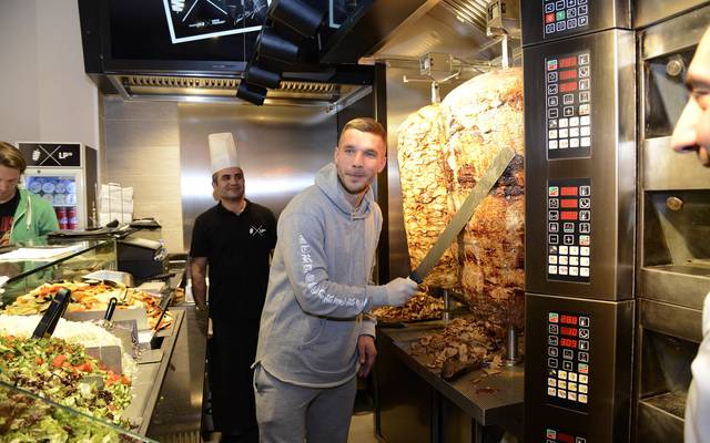 Peta Fordert Von Lukas Podolski Veganes Doner Angebot