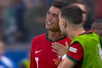 Nach einem verschossenen Elfmeter in der Verlängerung des Achtelfinals der UEFA EURO 2024 zwischen Portugal und Slowenien weint Cristiano Ronaldo.