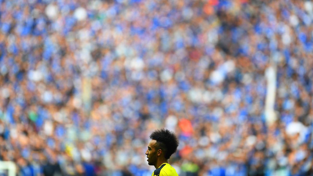 Vor Pierre-Emerick Aubameyang haben die Schalker Respekt. Der BVB-Stürmer hat vor dem Spiel 23 Tore auf seinem Konto - nur ein Treffer weniger als die sechs erfolgreichsten Schalker Schützen zusammen