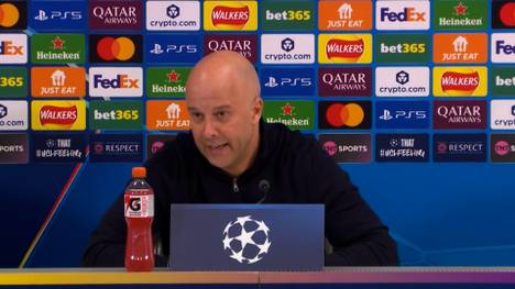 Nach dem deutlichen Sieg des FC Liverpool gegen Galatasaray Istanbul äußert sich Arne Slot kritisch.