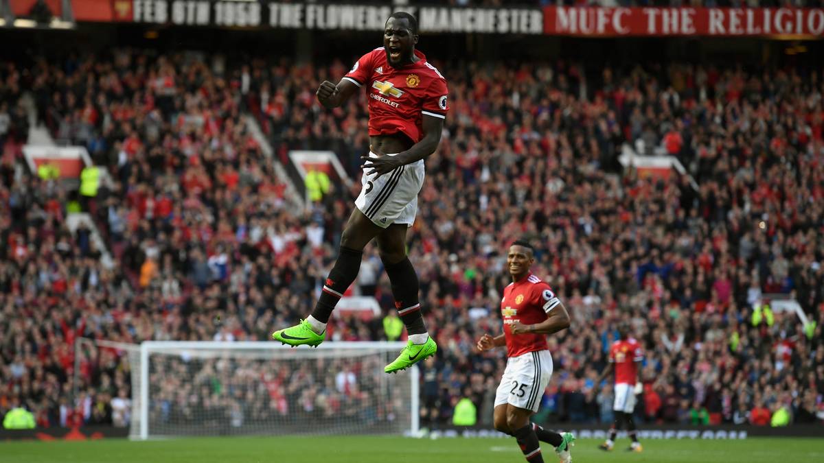 PLATZ 19 - ROMELU LUKAKU (24 /Belgien/Manchester United): Der 84 Millionen Euro teure Top-Neuzugang ist bei den "Red Devils" im Sturmzentrum gesetzt: 22 Tore und sieben Vorlagen in 40 Spielen sprechen für sich