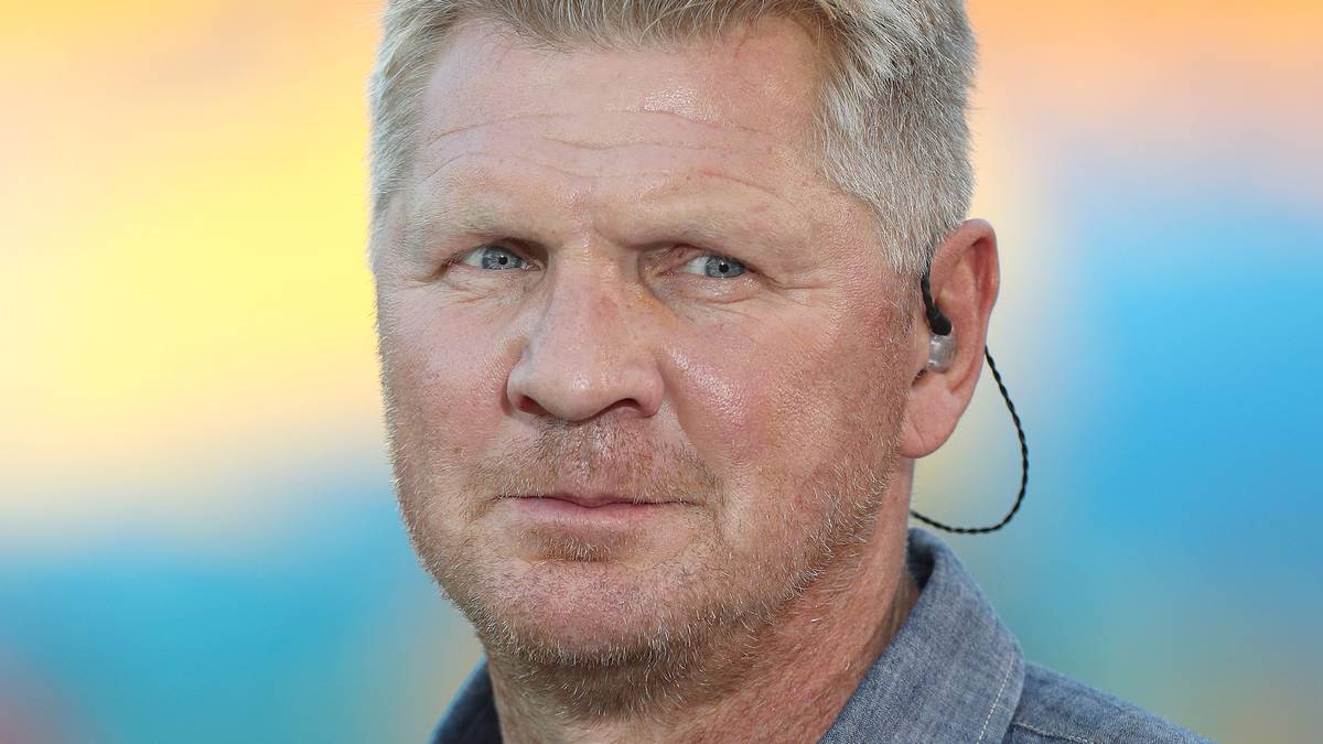 2011 bewarb sich Effenberg mit seiner "Initiative Borussia" vergeblich um den Sportdirektor-Job bei Gladbach, wurde später stattdessen Trainer bei Zweitligist Paderborn, heute unter anderem SPORT1-Experte im CHECK24 Doppelpass