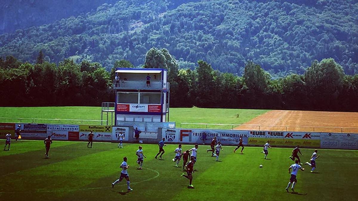 Am Fuße des Untersberg bestreitet der Aufsteiger ein Testspiel gegen den österreichischen Erstligisten SV Grödig