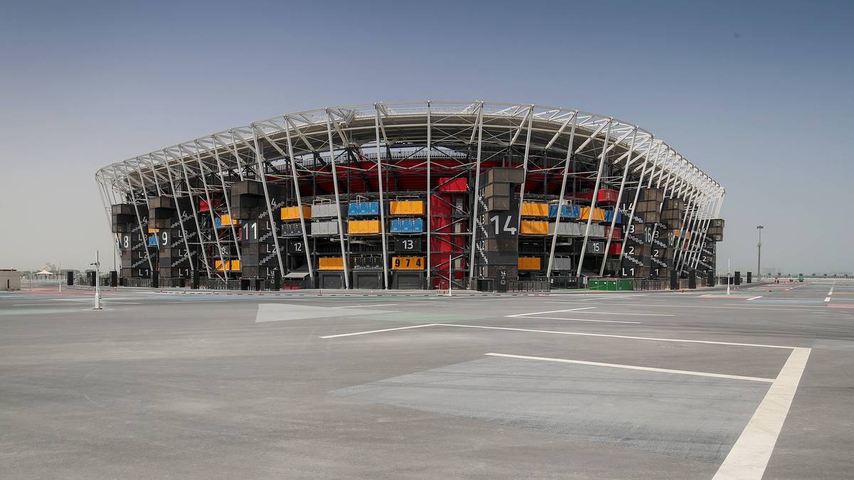 Stadium 974: Temporäres und komplett zerlegbares Stadion, 974 Schiffscontainer verbaut. Kapazität: 40.000. Standort: Doha. Neubau (Eröffnung 2021), Kosten: unbekannt. Sieben WM-Partien (sechs Gruppenspiele, ein Achtelfinale)