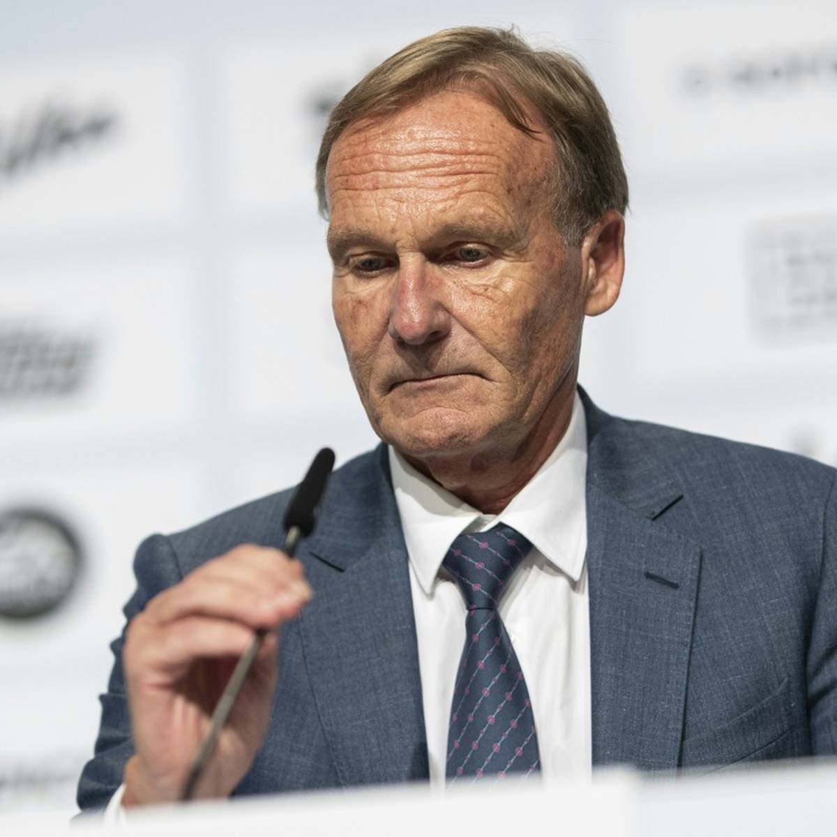 Hans-Joachim Watzke von Borussia Dortmund hofft auf ein Comeback des an Hodenkrebs erkrankten Torjägers Sebastien Haller in der zweiten Saisonhälfte.