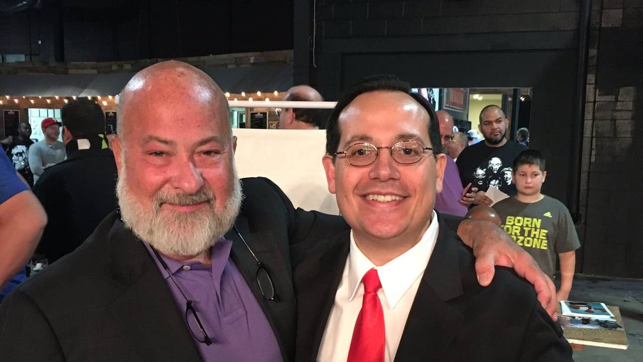 Joey Styles (r., mit ECW-Gründer Tod Gordon) stolperte über ein Donald-Trump-Zitat