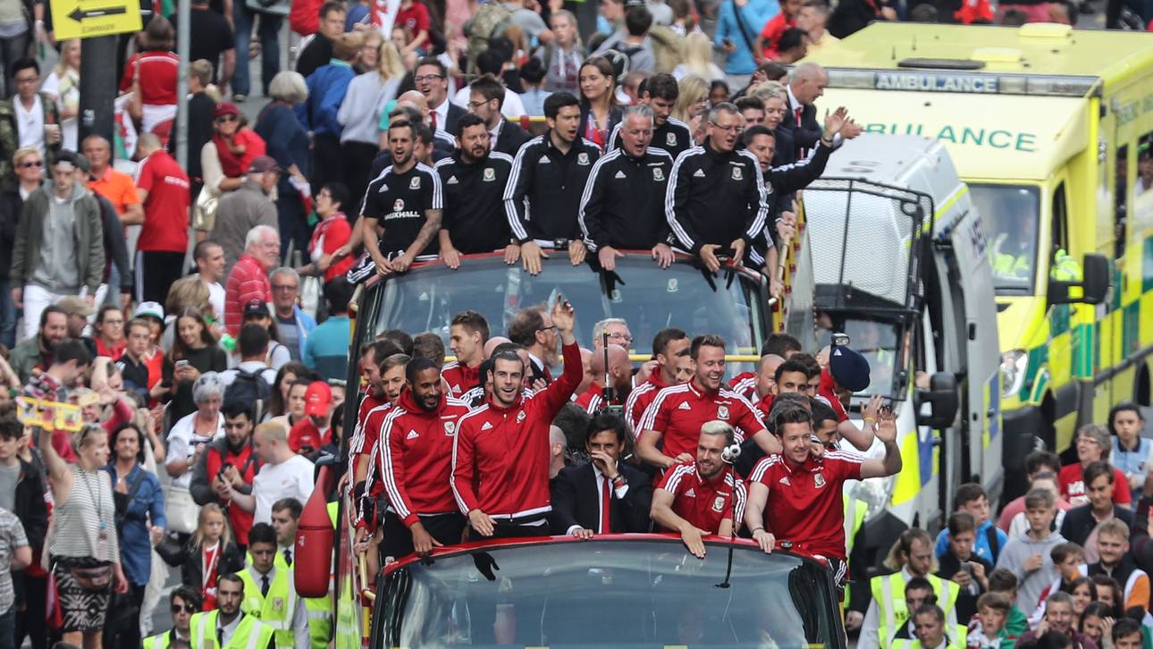 200.000 Fans empfangen Wales-Team
