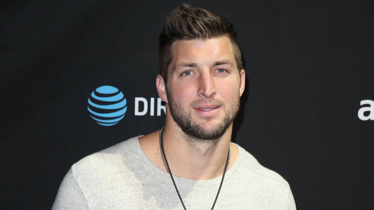 Tebow betet bei Notfall mit Familie