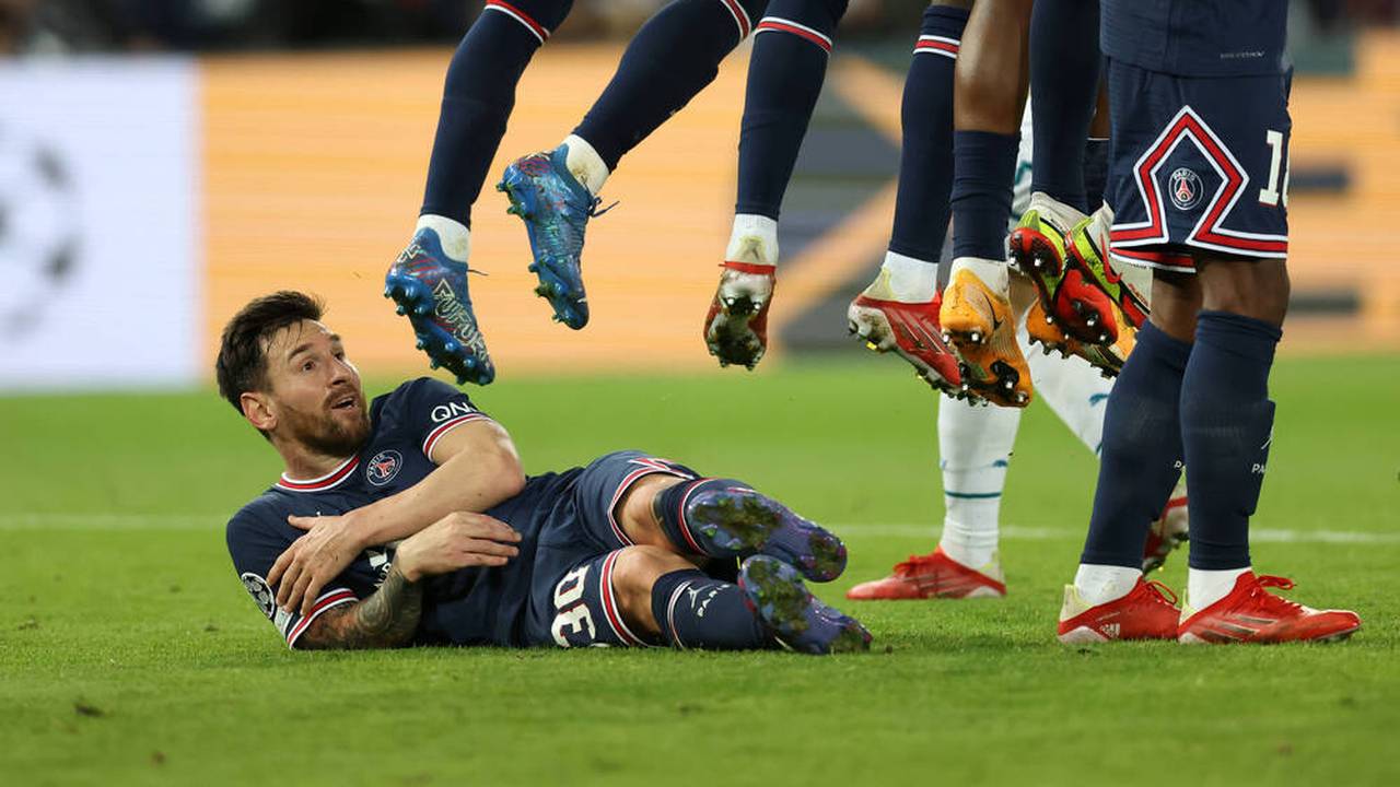 Champions League: PSG schlägt City - Messi macht erstes Tor und liegt in Mauer