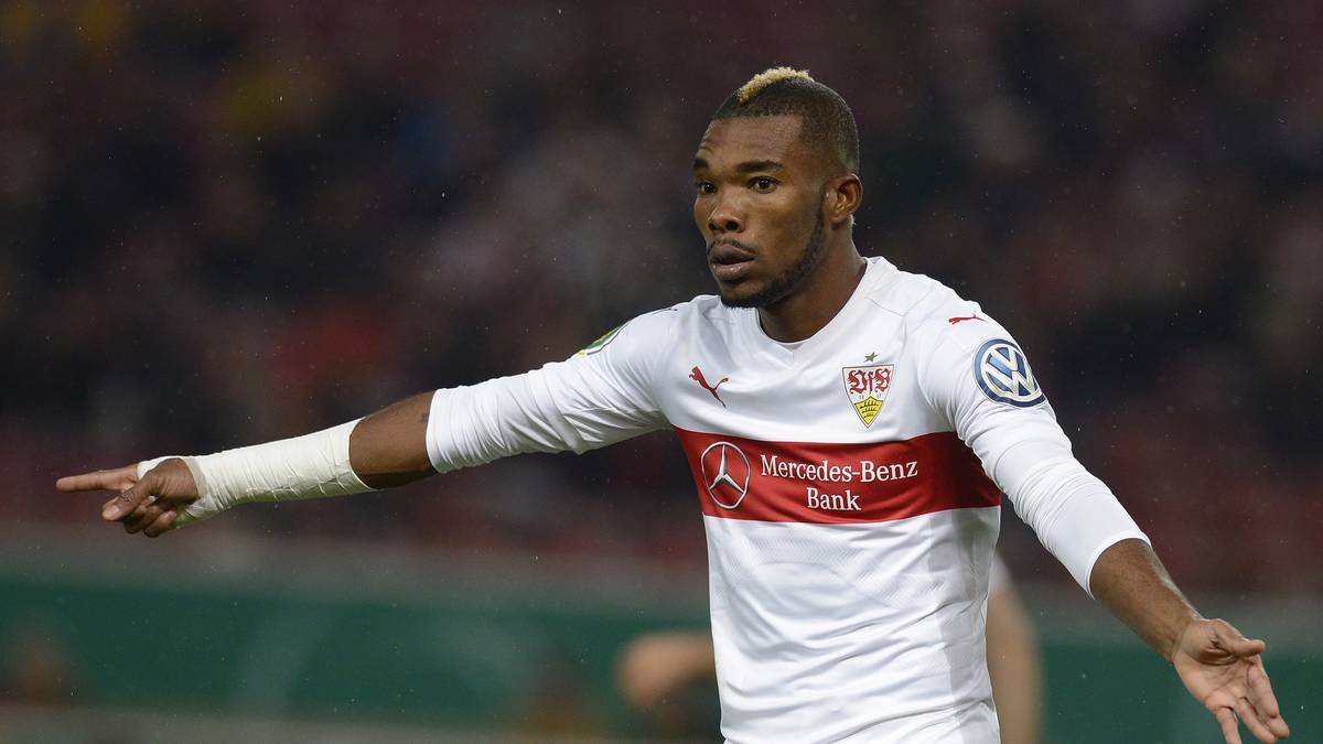 "Mensch, spielt mich doch an!" - Fast wirkt es so, als bekomme Die zu selten den Ball. Wie auch immer: Am Ende muss der über weiter Strecken schwache VfB in die Verlängerung