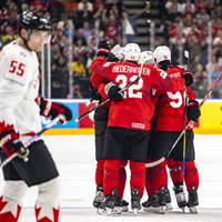 Titelverteidiger Kanada verpasst bei der Eishockey-WM überraschend das Endspiel. In einem dramatischen Halbfinale fällt die Entscheidung zugunsten der Schweiz erst im Penaltyschießen.