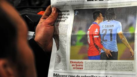 In Südamerika auf den Titelseiten: Gonzalo Jara und sein Griff ans Gesäß von Edinson Cavani