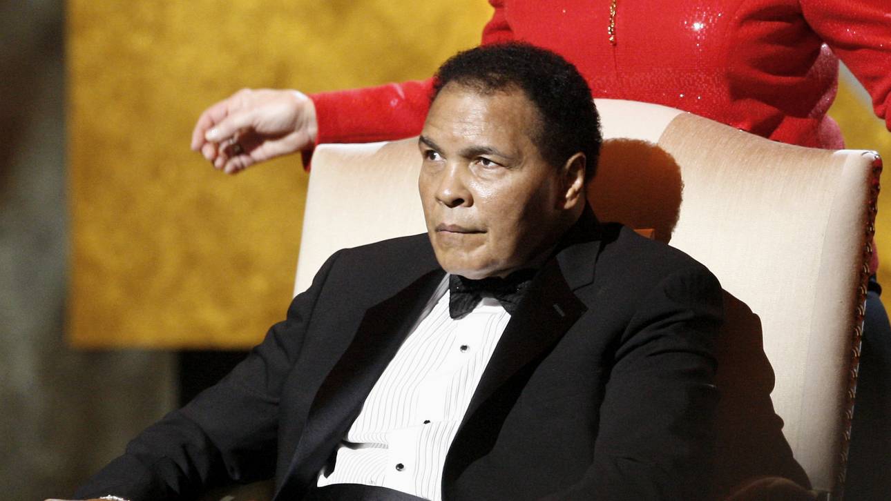 Ali wird in Heimatstadt beigesetzt