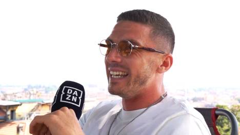 Robin Gosens steht mit Atalanta Bergamo erstmals im Viertelfinale der Champions League. Vor dem Duell gegen den FC Barcelona erzählt der Deutsche, wie kurios sein Wechsel 2017 in die Serie A ablief.