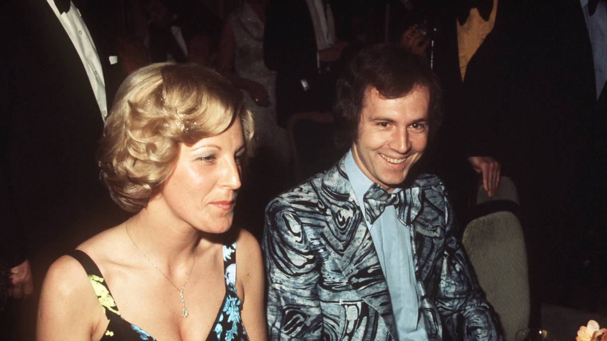 Von 1966 bis 1990 war Beckenbauer mit Brigitte verheiratet gewesen. Während seiner New Yorker Zeit und auch danach lebte Beckenbauer aber mit der Fotografin Diana Sandmann zusammen. 