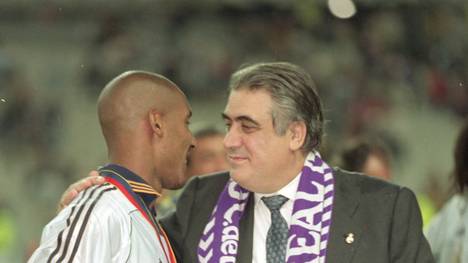 Lorenzo Sanz im Mai 2000 nach dem Triumph in der Champions League mit Nicolas Anelka