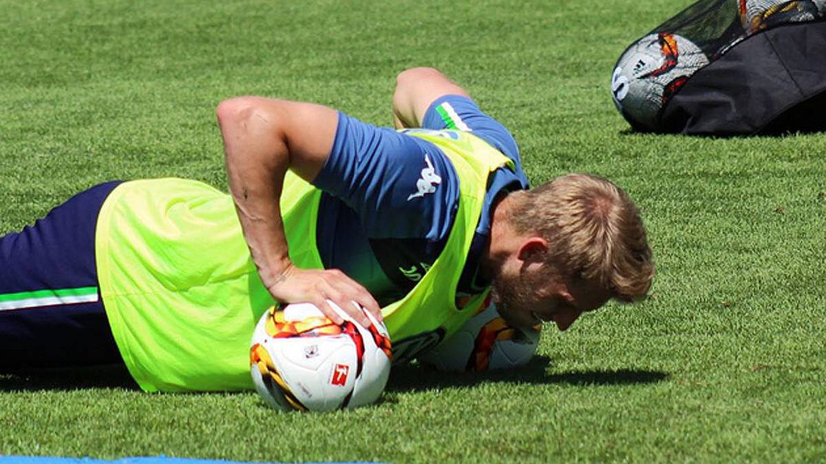 Der VfL Wolfsburg mach sich in der Schweiz und in Donaueschingen fit für die neue Saison. Was Aaron Hunt da macht, sieht anstrengend aus