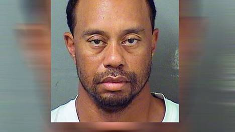 Tiger Woods wurde schlafend hinter dem Steuer seines Wagens von der Polizei entdeckt