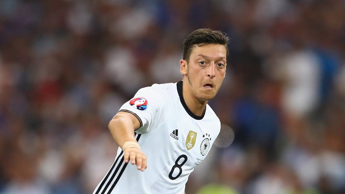 Ein Turnier mit Licht und Schatten für den Arsenal-Star. Schlechter Start gegen Ukraine und Polen, überragend gegen die Nordiren, dann wieder mal schlecht, mal gut. 