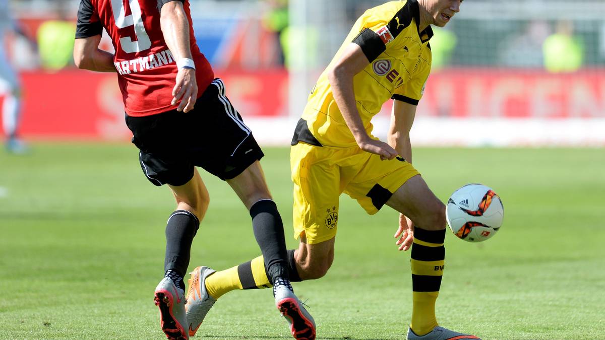 MEISTE PÄSSE AN DEN MANN: Wer hätte gedacht, dass Julian Weigl nach seinem Wechsel von Zweitliga-Fast-Absteiger 1860 München zu Borussia Dortmund sofort einschlägt? Der 20-Jährige schafft es beim BVB gleich zum Stammspieler und bringt 93,06 Prozent seiner Pässe an einen Teamkollegen - in absoluten Zahlen sind das 228 von 245