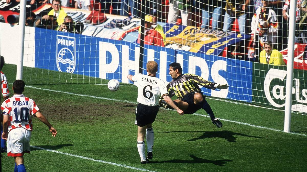 1996: MATTHIAS SAMMER (Deutschland/Borussia Dortmund): Der bis heute letzte Deutsche. Sammer erlebt beim EM-Titel in England seinen letzten ganz großen Auftritt, holt davor zweimal in Folge mit dem BVB den Titel. Ein Jahr später folgt noch der Champions-League-Sieg mit Dortmund