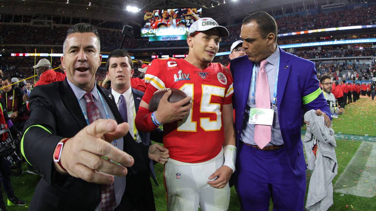 MIAMI, FLORIDA - FEBRUARY 02: Patrick Mahomes #15 of the Kansas City Chiefs celebrates after defeating San Francisco 49ers by 31 - 20in Super Bowl LIV at Hard Rock Stadium on February 02, 2020 in Miami, Florida. (Photo by Tom Pennington/Getty Images)