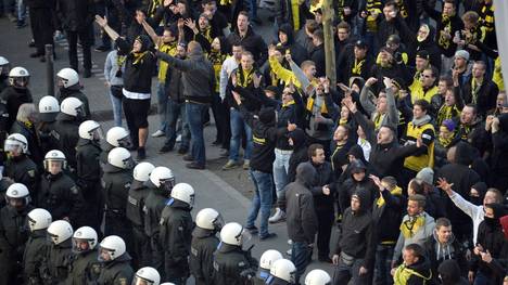 Dortmund Fans FBL-GER-BUNDESLIGA-DORTMUND-SCHALKE