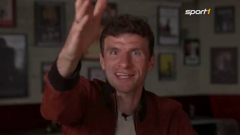 Thomas Müller ist unter die YouTuber gegangen und versorgt dort seine Community fleißig mit Content. In seinem neuesten Video beantwortet der Bayern-Star die meistgestelltesten Google-Fragen.