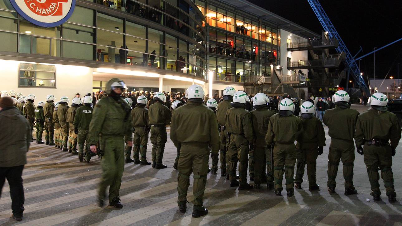 Ausschreitungen vor Spiel in Rostock